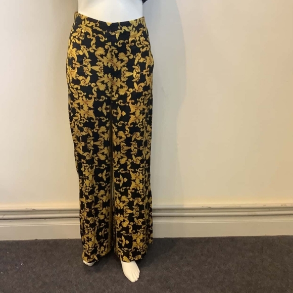 Beautiful Worn Once Pair of Highwaisted   Wide Legged Scarf Pants XS - Picture 4 of 6